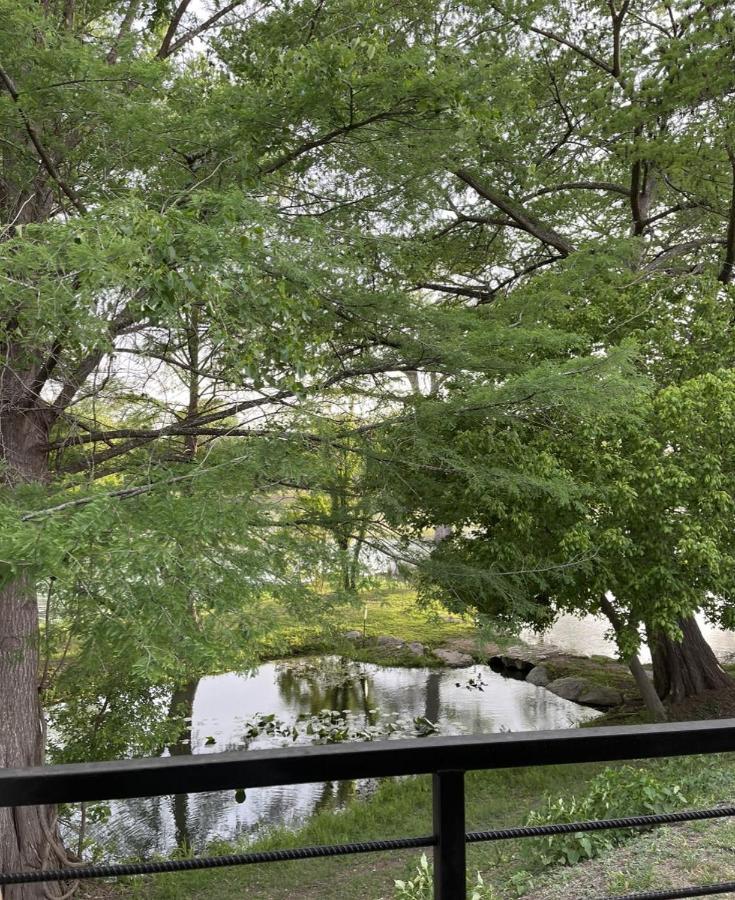 Htr Tx Hill Country Campground Kerrville Buitenkant foto