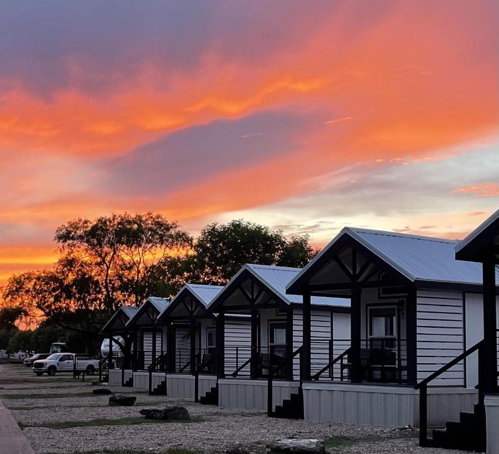 Htr Tx Hill Country Campground Kerrville Buitenkant foto