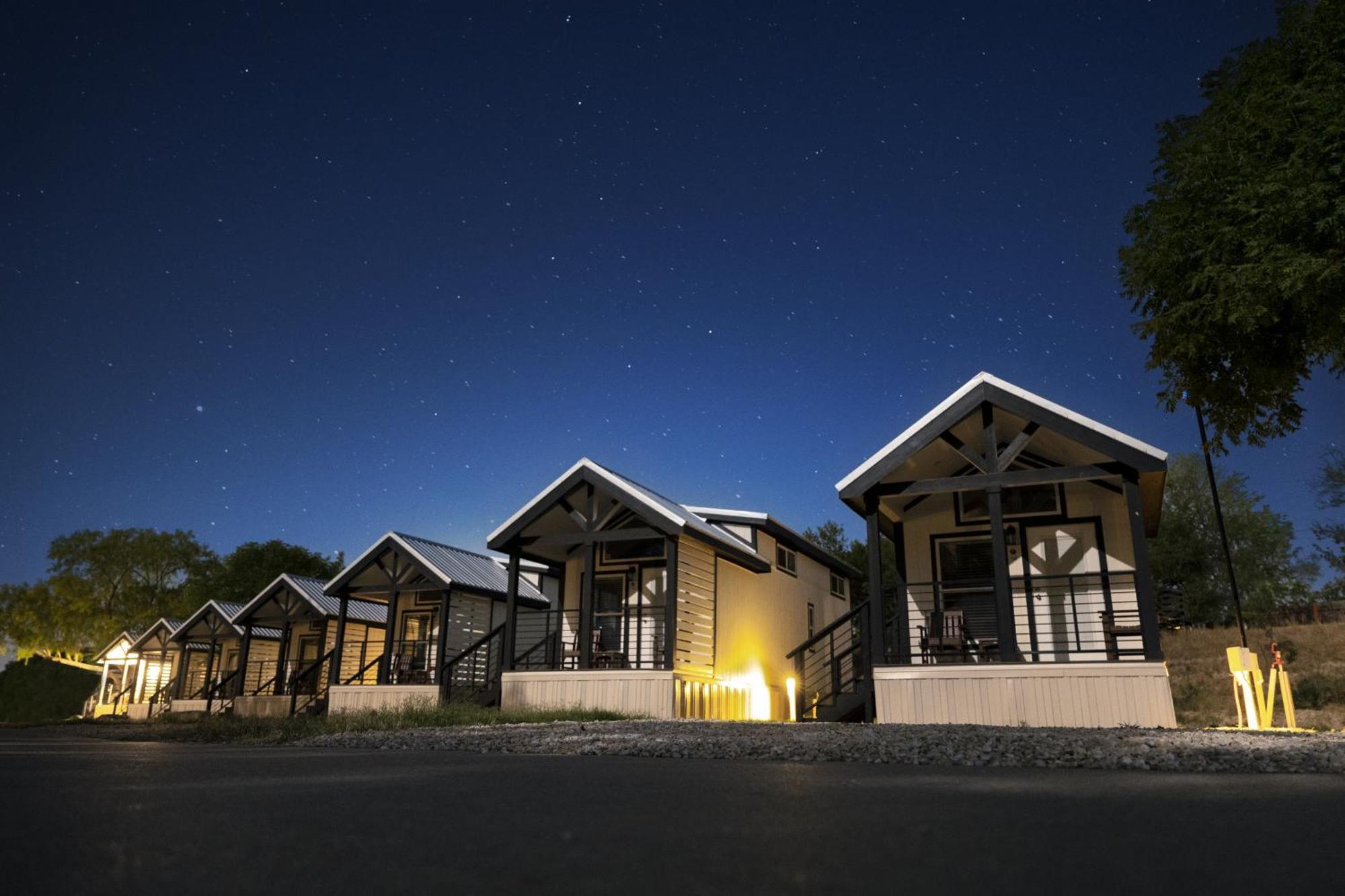 Htr Tx Hill Country Campground Kerrville Buitenkant foto
